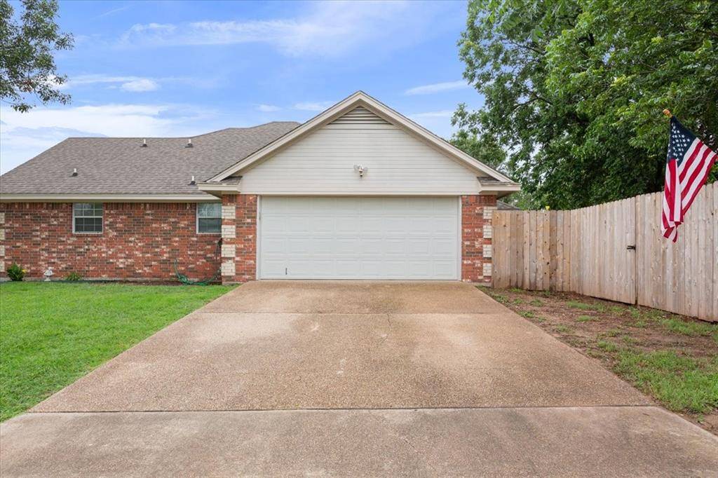 Hewitt, TX 76643,229 Tampico Drive
