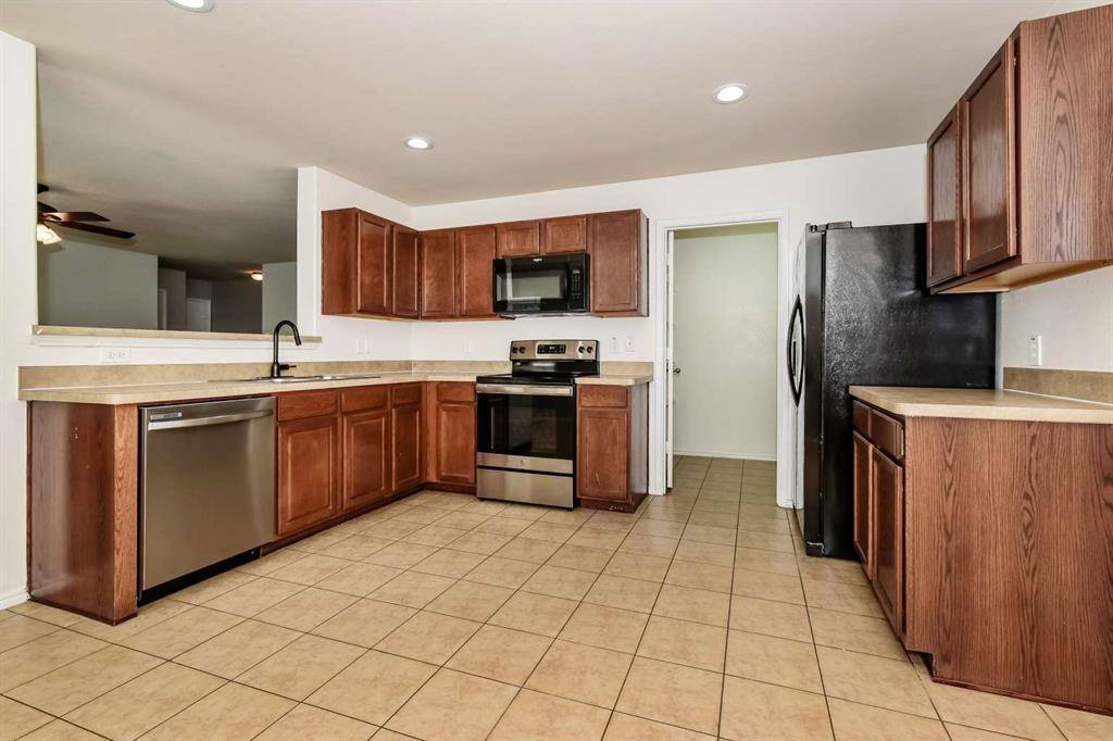 411 Silver Leaf Drive, Fate, TX 75087