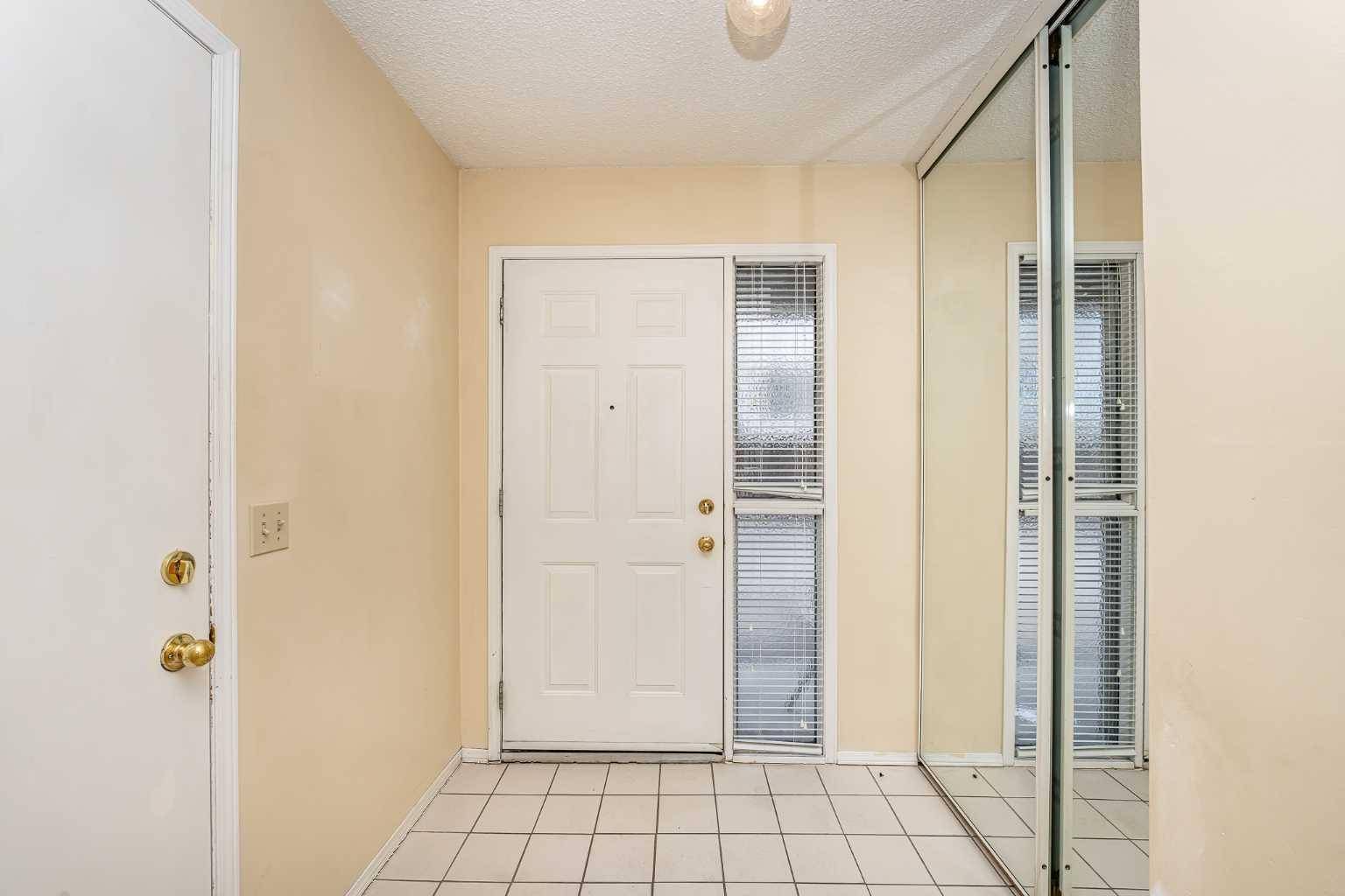 Calgary, AB T3H 2V9,215 Coachway LN SW