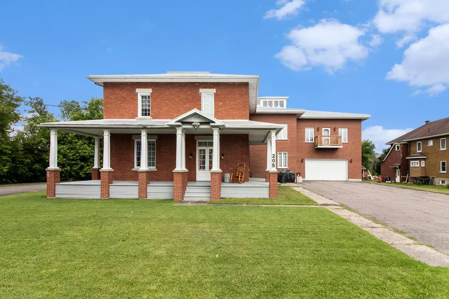 205 Water ST, Alfred And Plantagenet, ON K0B 1L0