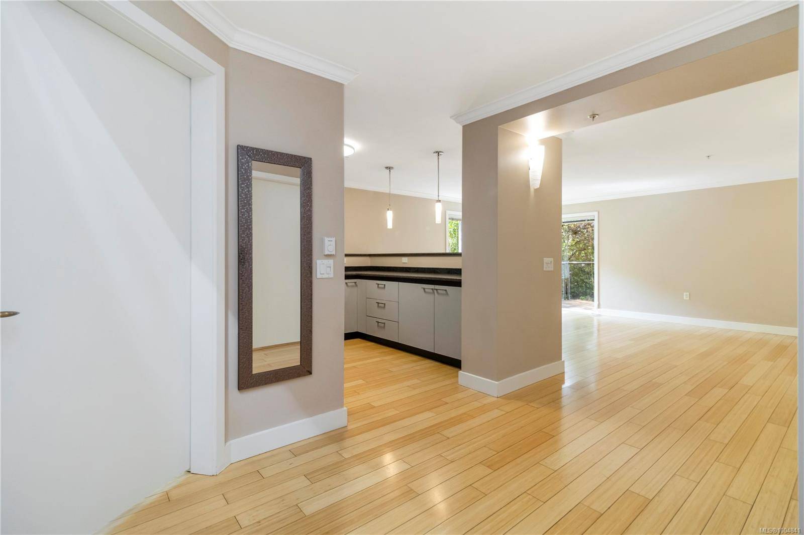 Victoria, BC V8T 2W2,356 Gorge Rd E #205