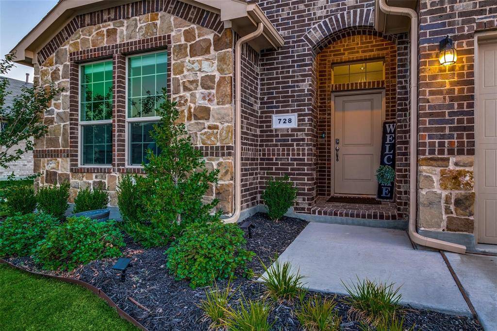 728 Greenford Manor, Fort Worth, TX 76247