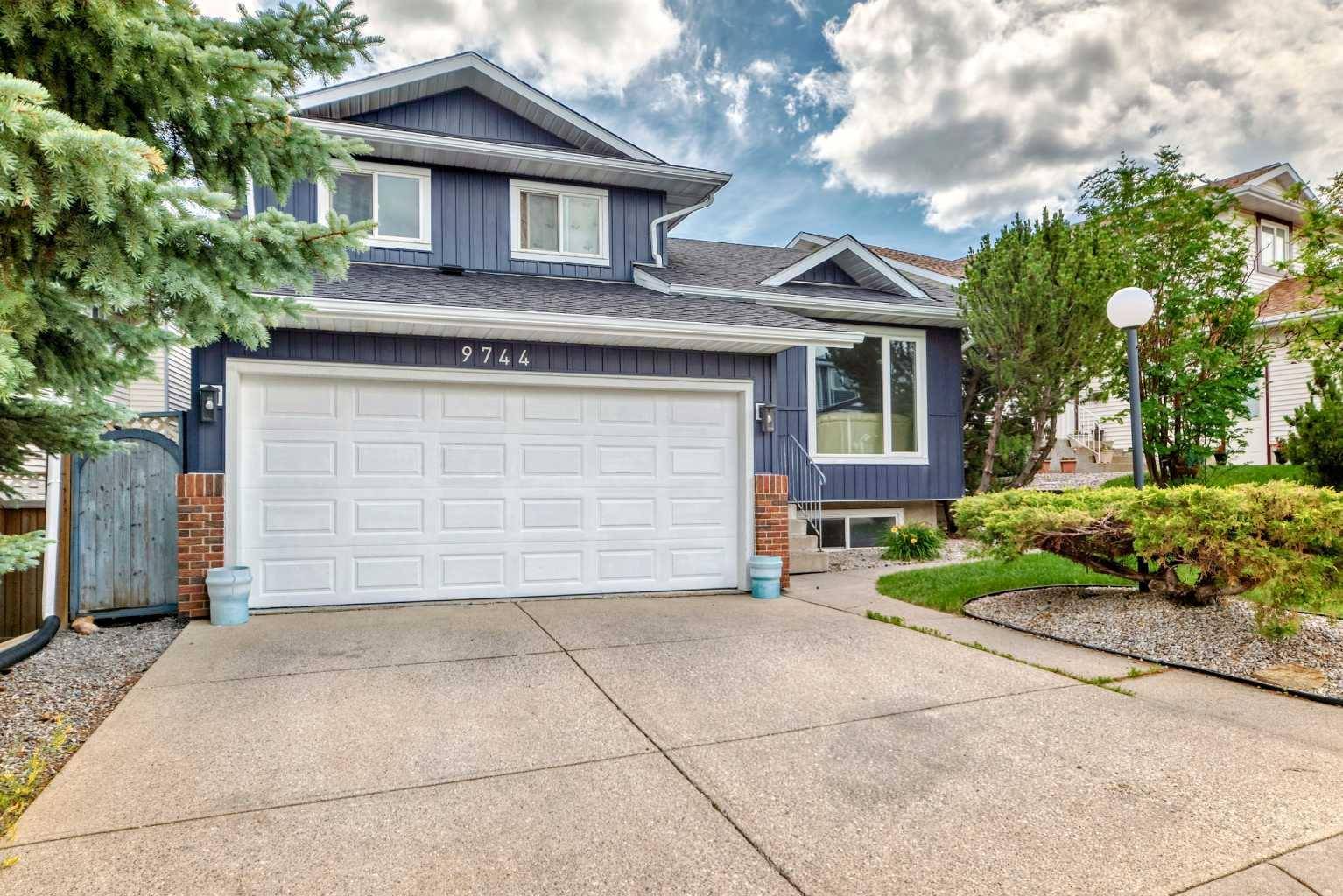 Calgary, AB T3K 3R8,9744 Sanderling WAY Northwest