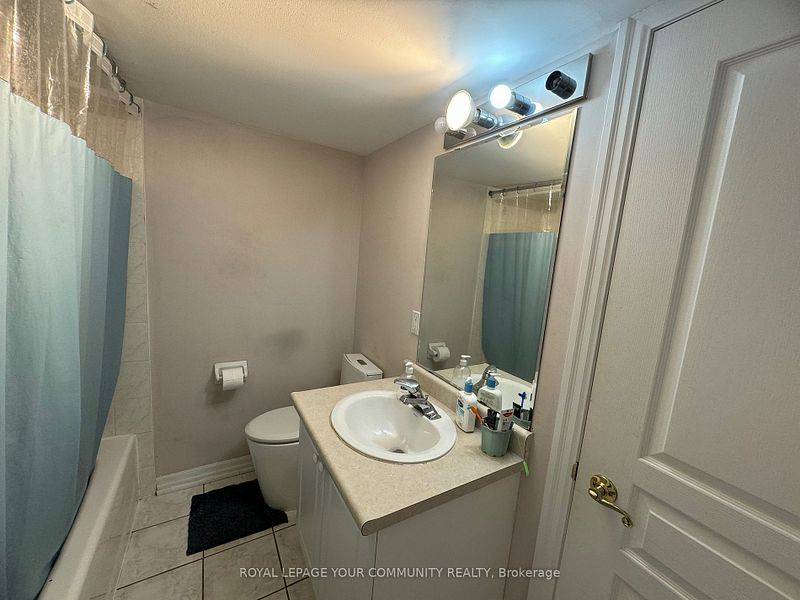 Toronto C07, ON M2M 1S4,6 Altamont RD #Lower L