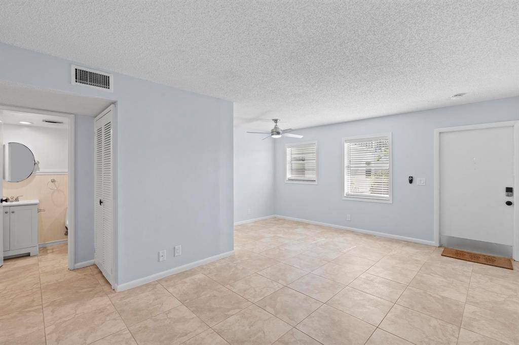 Lake Worth Beach, FL 33460,1127 S Federal Hwy #103