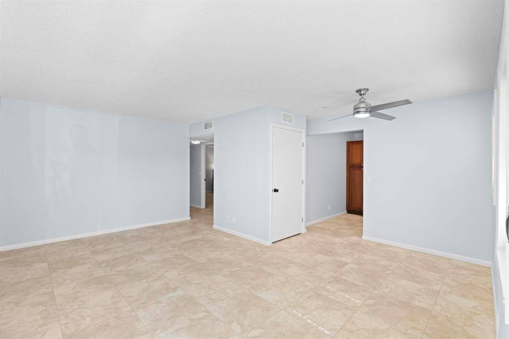 Lake Worth Beach, FL 33460,1127 S Federal Hwy #103