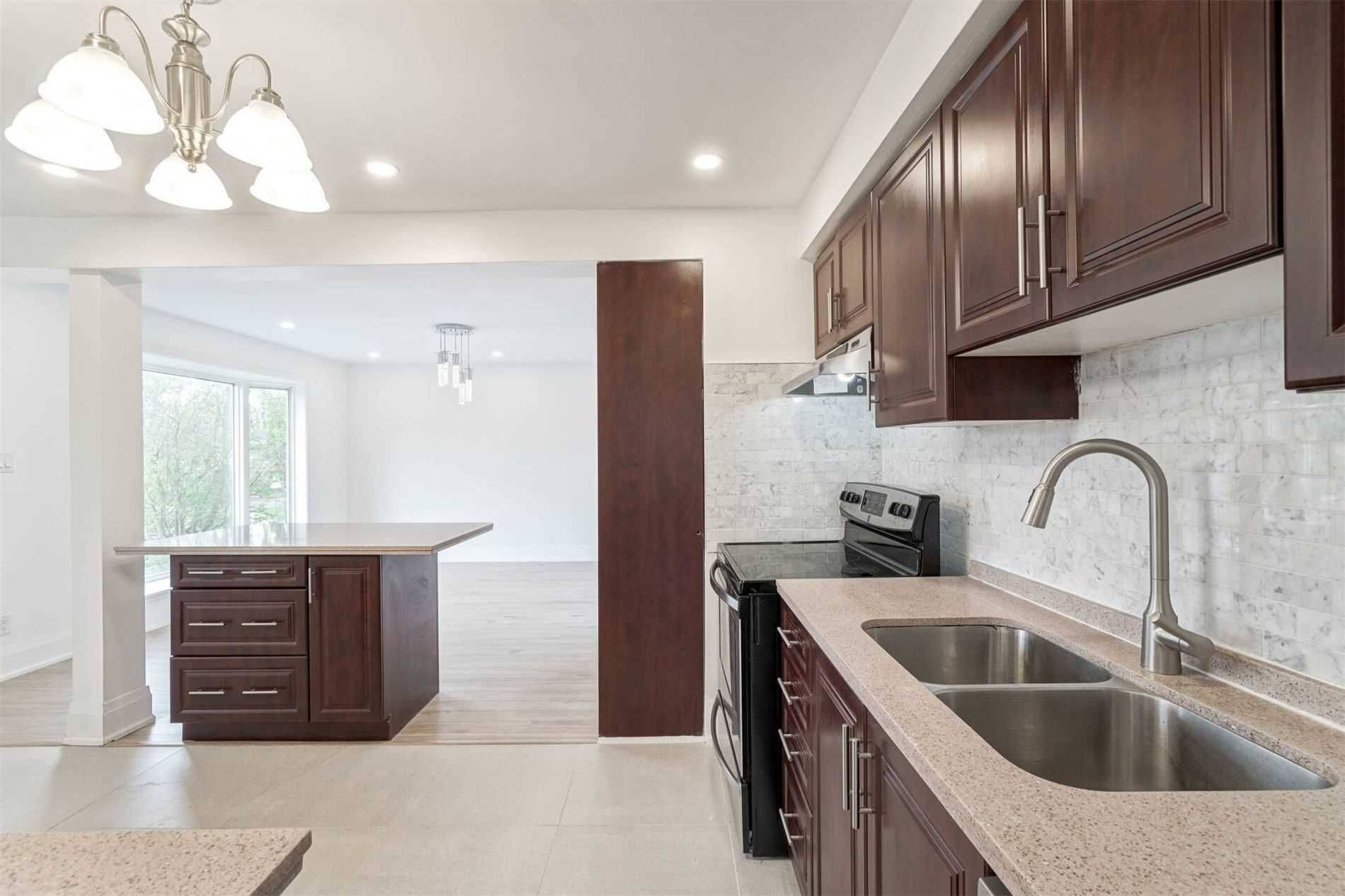 Richmond Hill, ON L4C 2V8,525 Lynett CRES