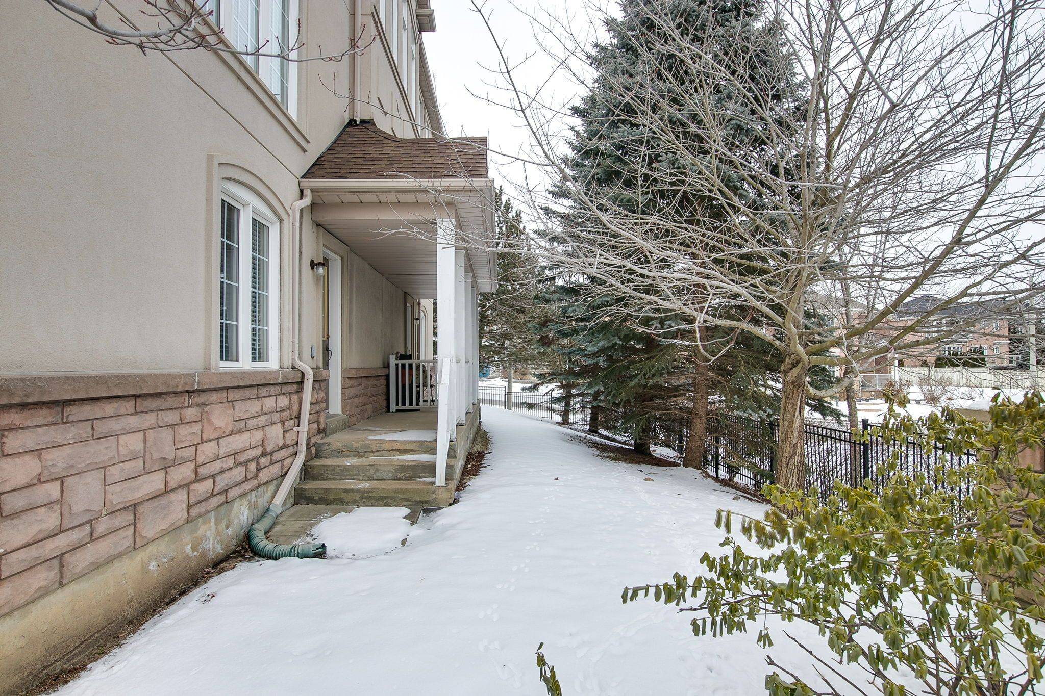 Richmond Hill, ON L4E 4H8,10 Post Oak DR #7