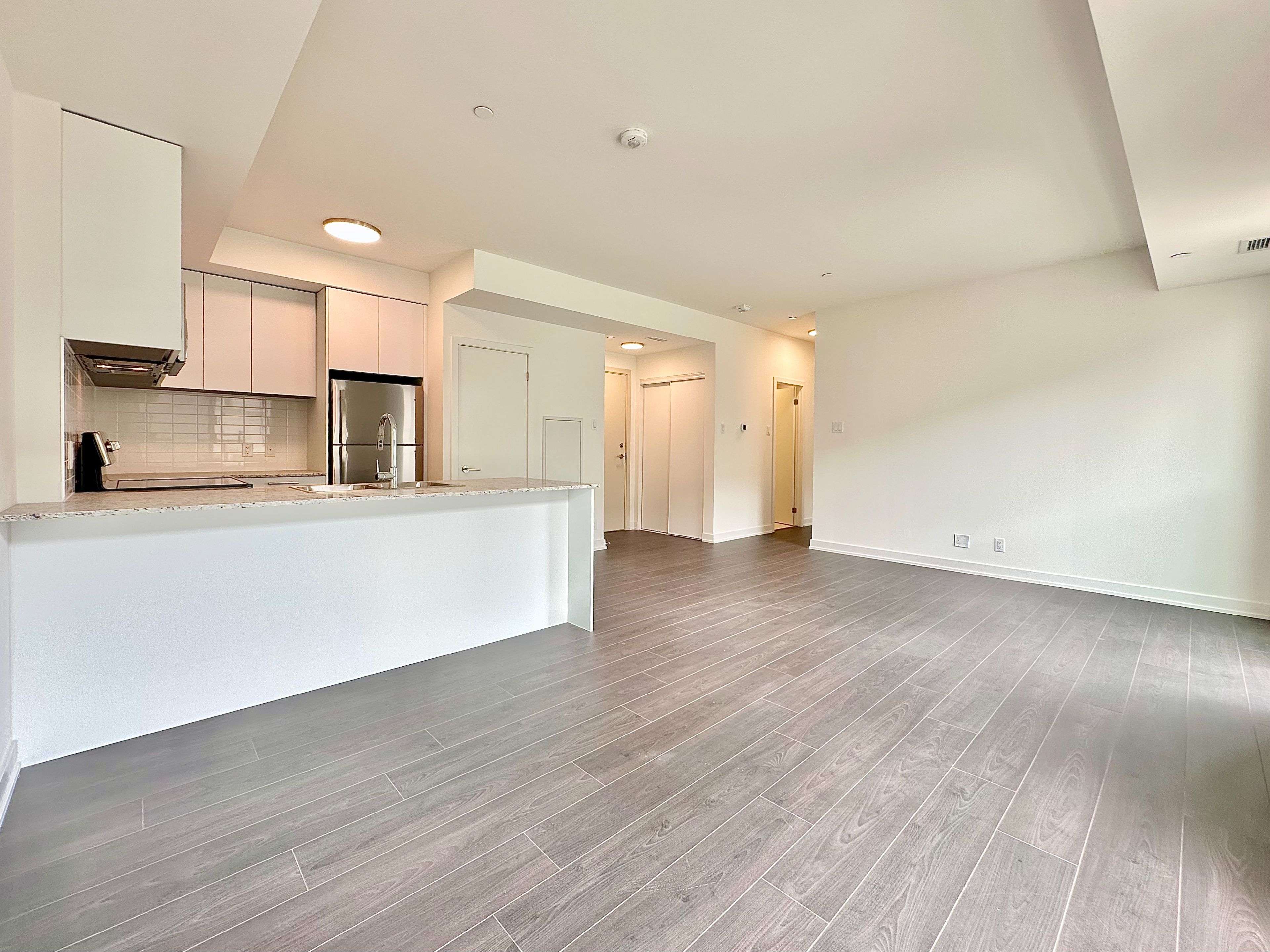 Markham, ON L6C 3L8,101 Cathedral High ST #204