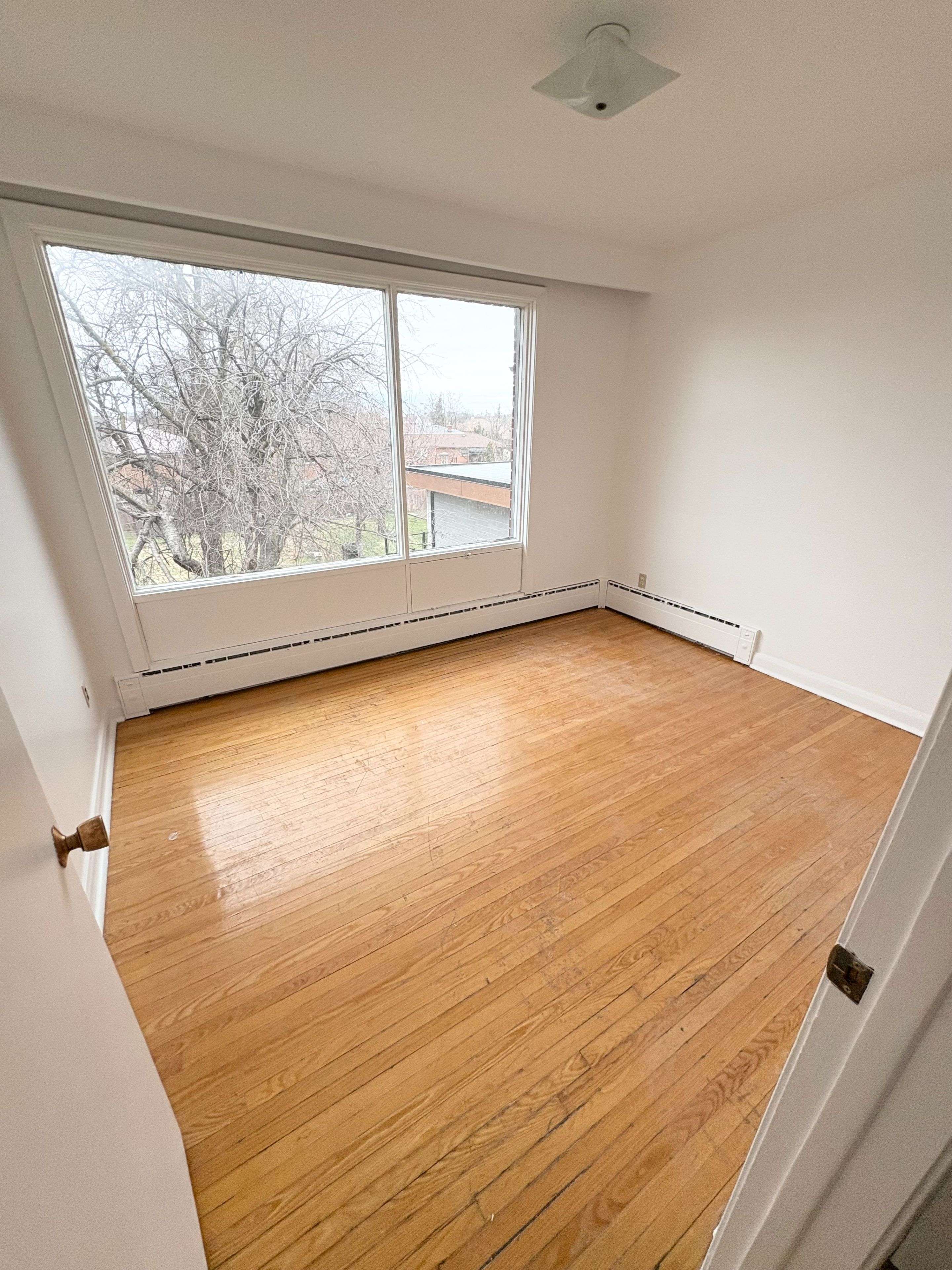 Toronto W04, ON M9N 2L6,214 Queenslea AVE #2nd floor Room3