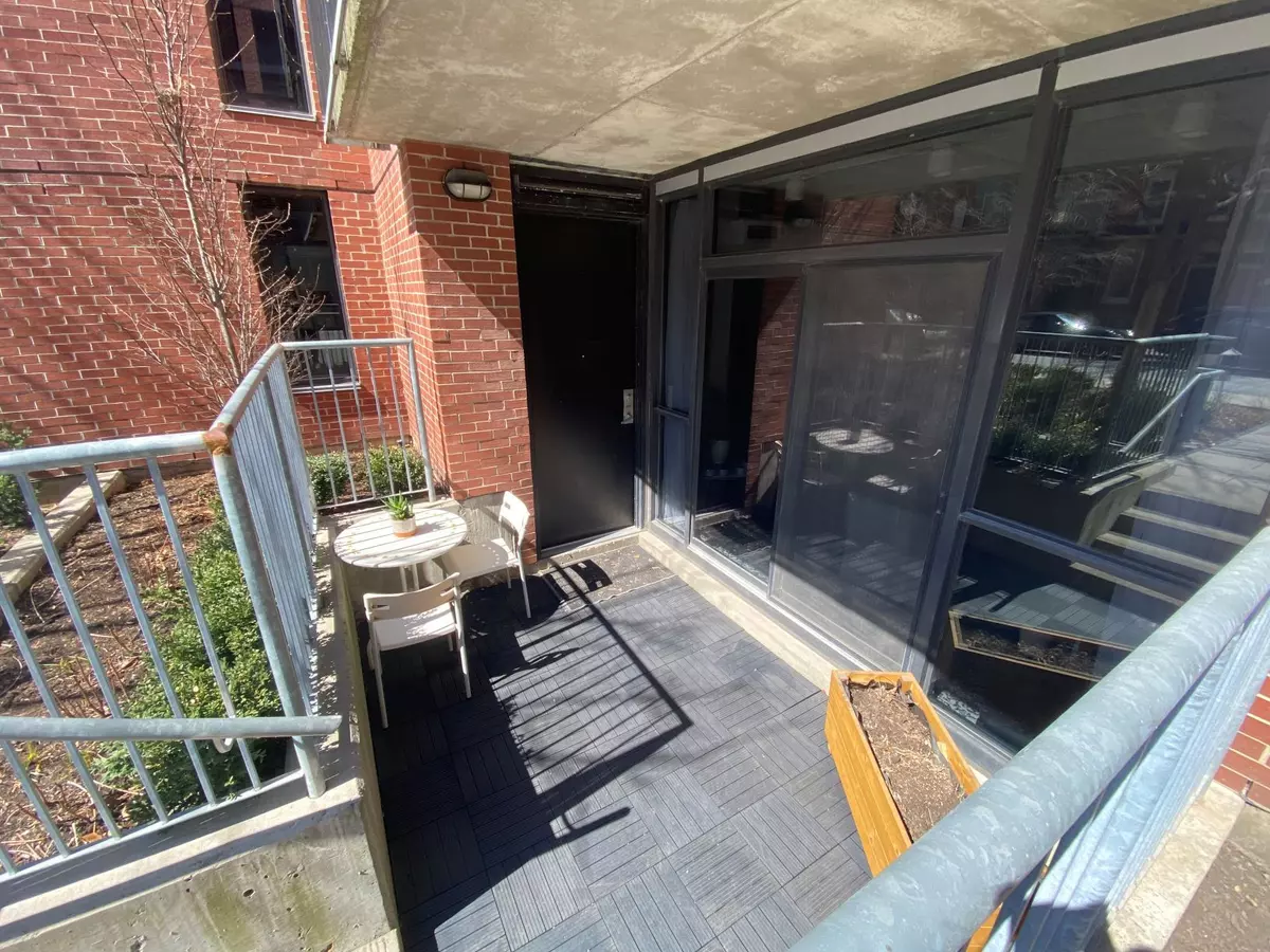 Toronto C01, ON M5V 1C5,60 Niagara ST #101