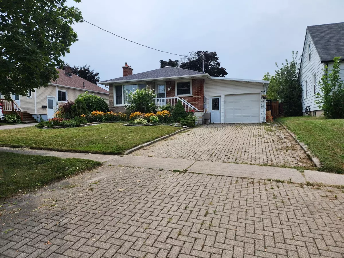 Oshawa, ON L1J 4Z2,390 Gibbons ST #Main