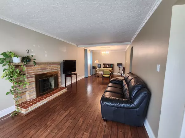 Oshawa, ON L1J 4Z2,390 Gibbons ST #Main