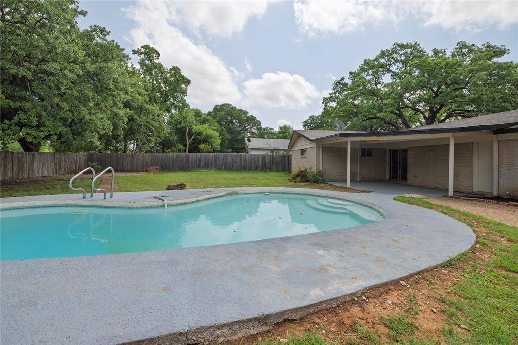 1115 Redbud Court, Arlington, TX 76012