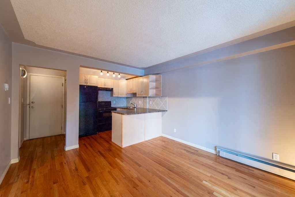 Calgary, AB T2S 0J9,104 24 AVE SW #206