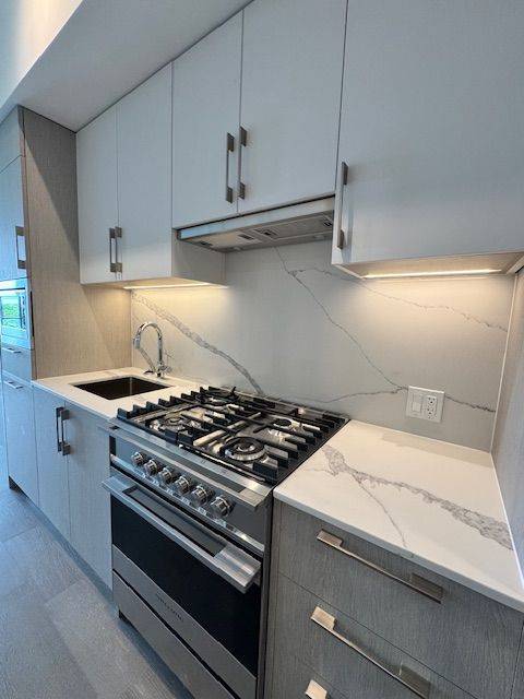 Toronto C03, ON M4S 2A5,8 Manor RD W #709