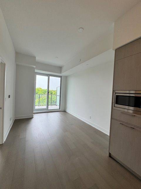 Toronto C03, ON M4S 2A5,8 Manor RD W #709