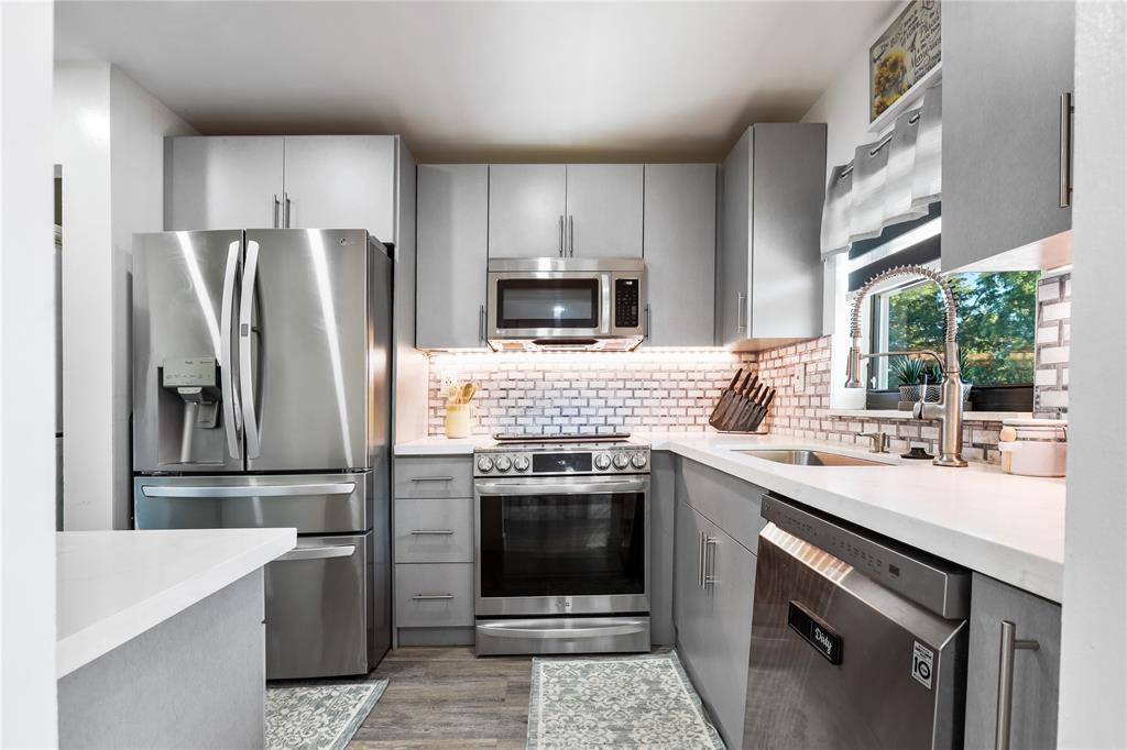 10123 Sunrise Lakes Blvd #307, Sunrise, FL 33322