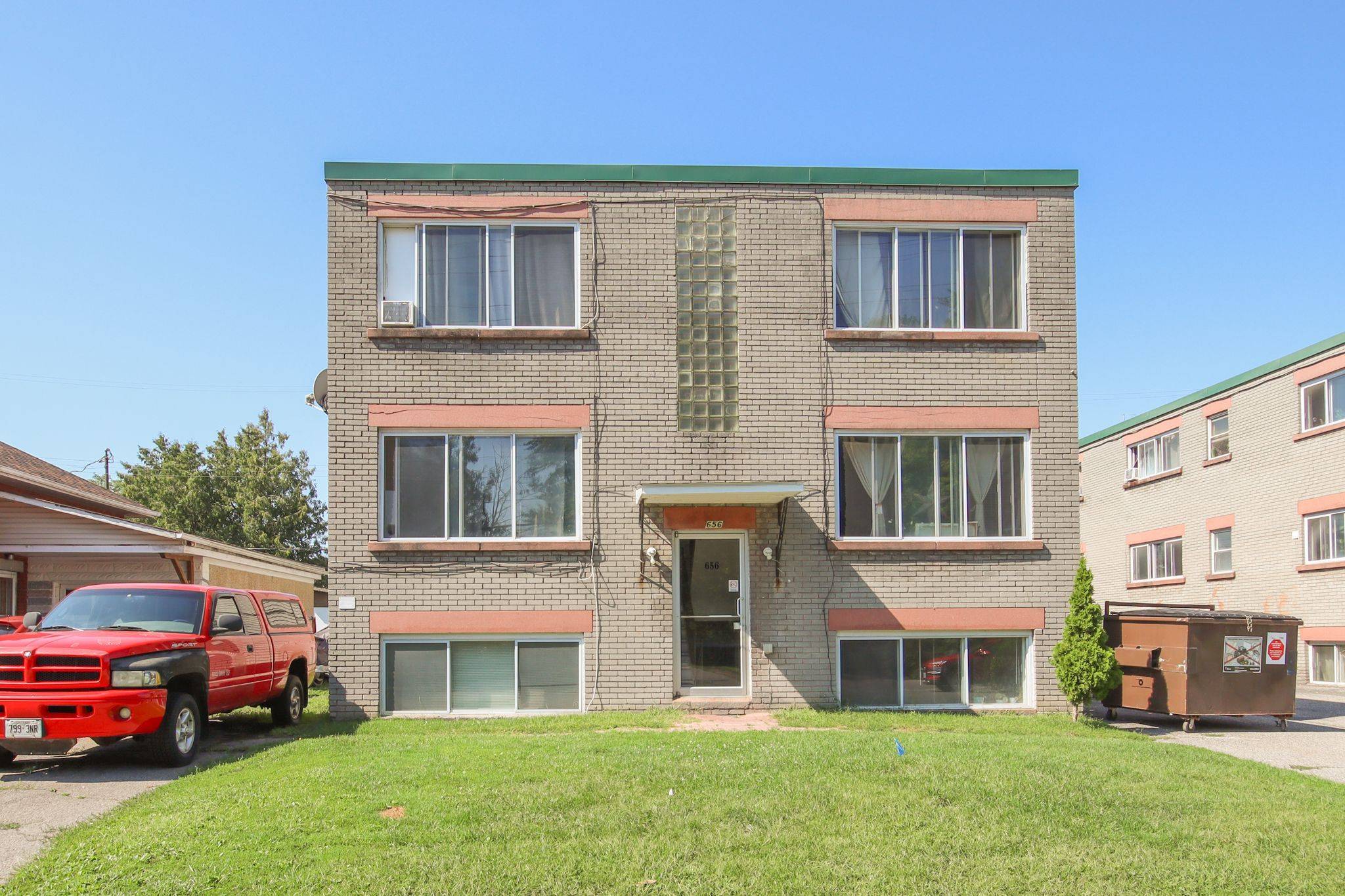 Vanier And Kingsview Park, ON K1K 3K2,644-656 DE L'EGLISE ST
