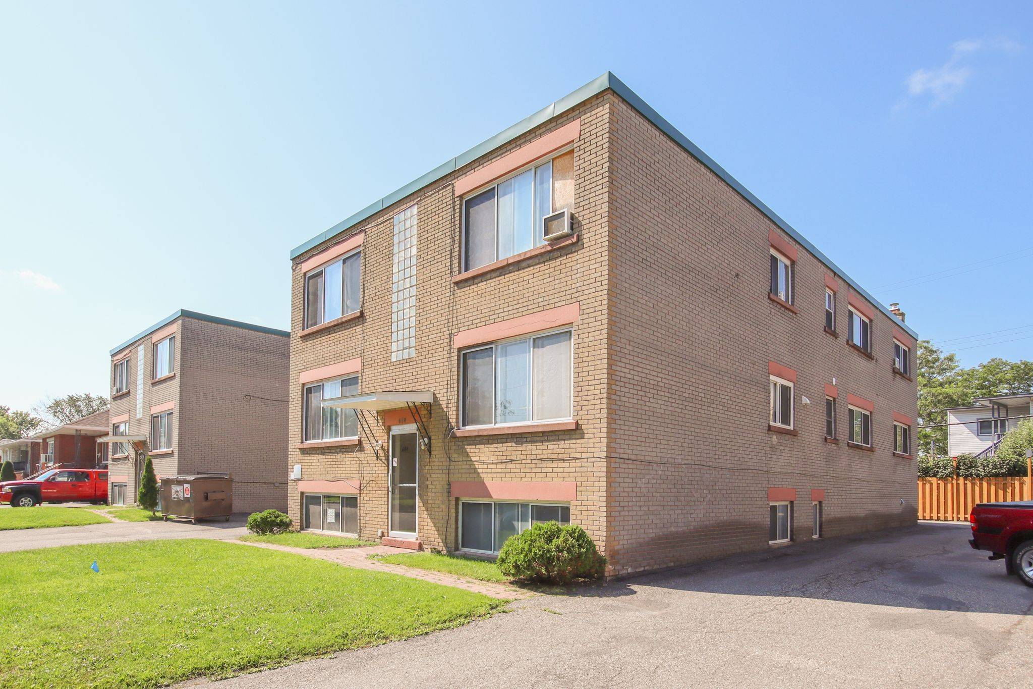 Vanier And Kingsview Park, ON K1K 3K2,644-656 DE L'EGLISE ST