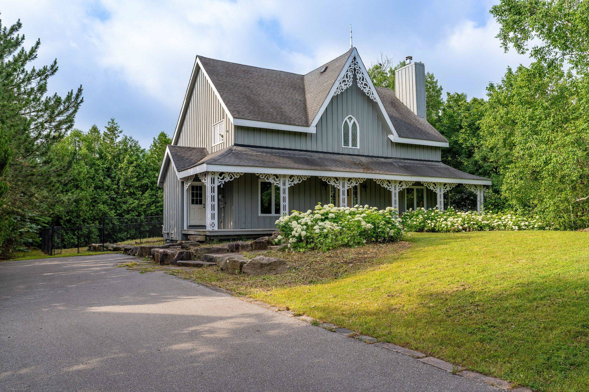 Blue Mountains, ON L9Y 0S4,127 Wyandot CT