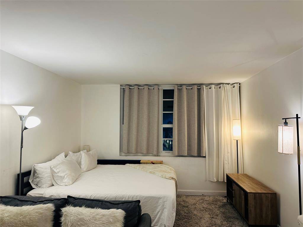 Miami Beach, FL 33139,100 Lincoln rd #411A
