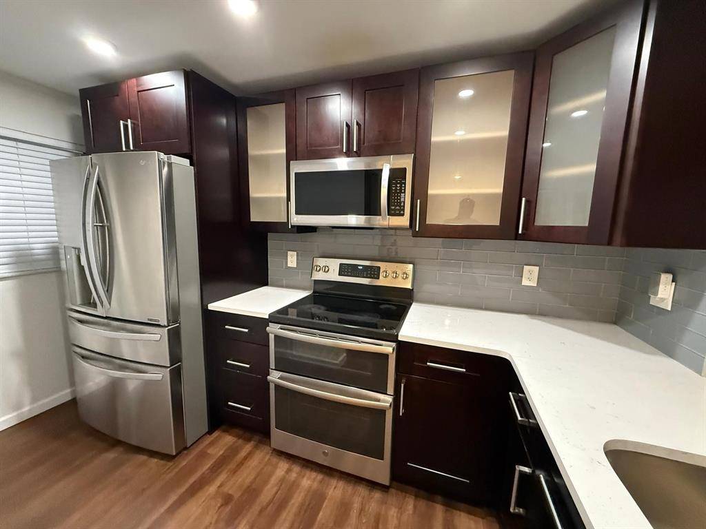 Davie, FL 33324,9480 Poinciana Pl #410