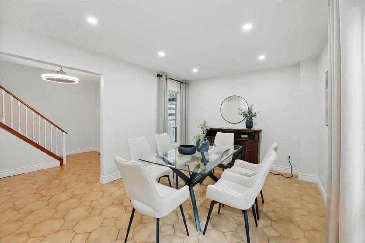 Mississauga, ON L5N 3K1,6486 Edenwood DR