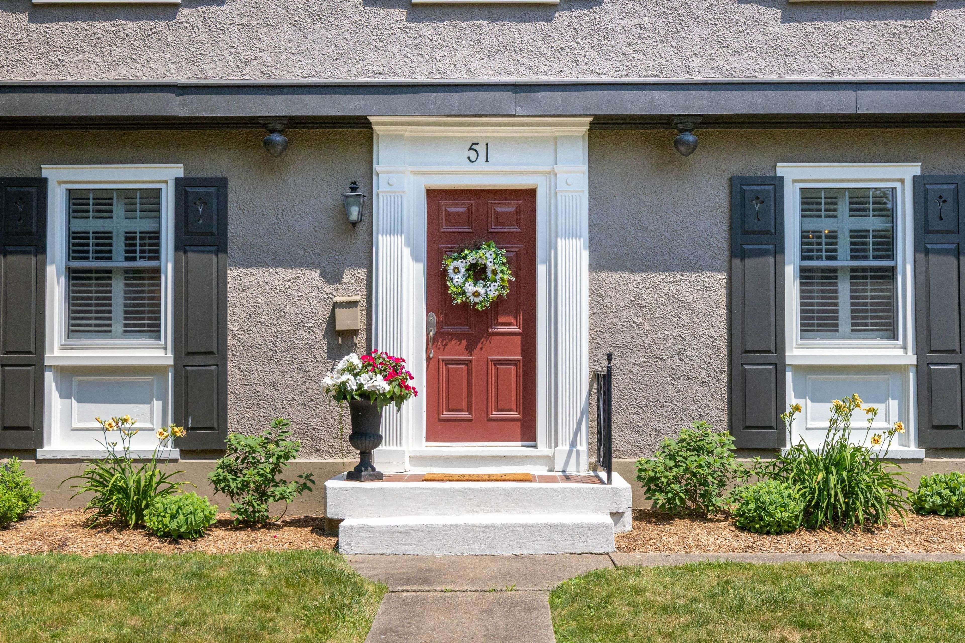 St. Catharines, ON L2R 4Y3,51 HILLCREST AVE