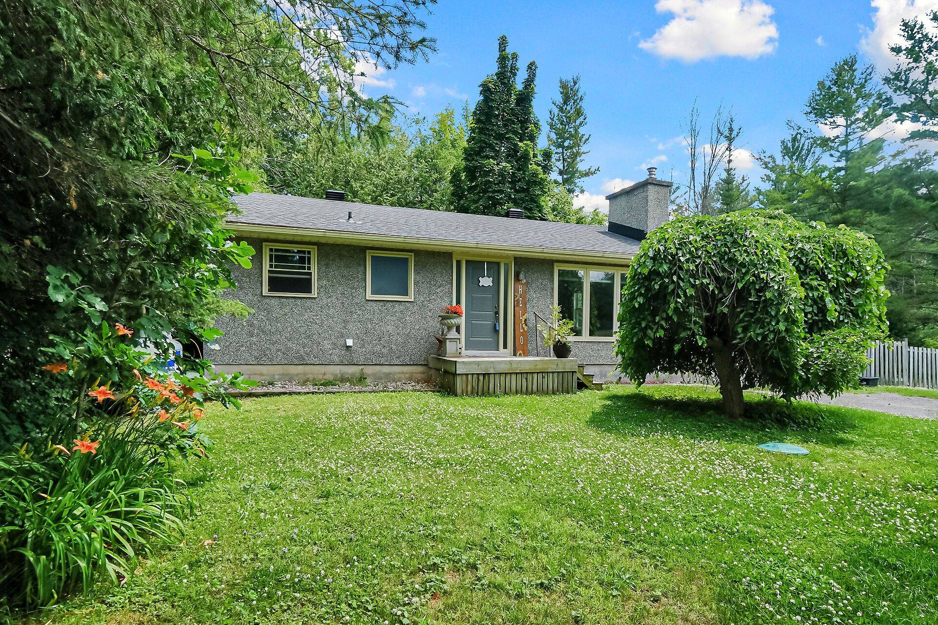 1048 Kerwin RD, Kanata, ON K2K 1X7
