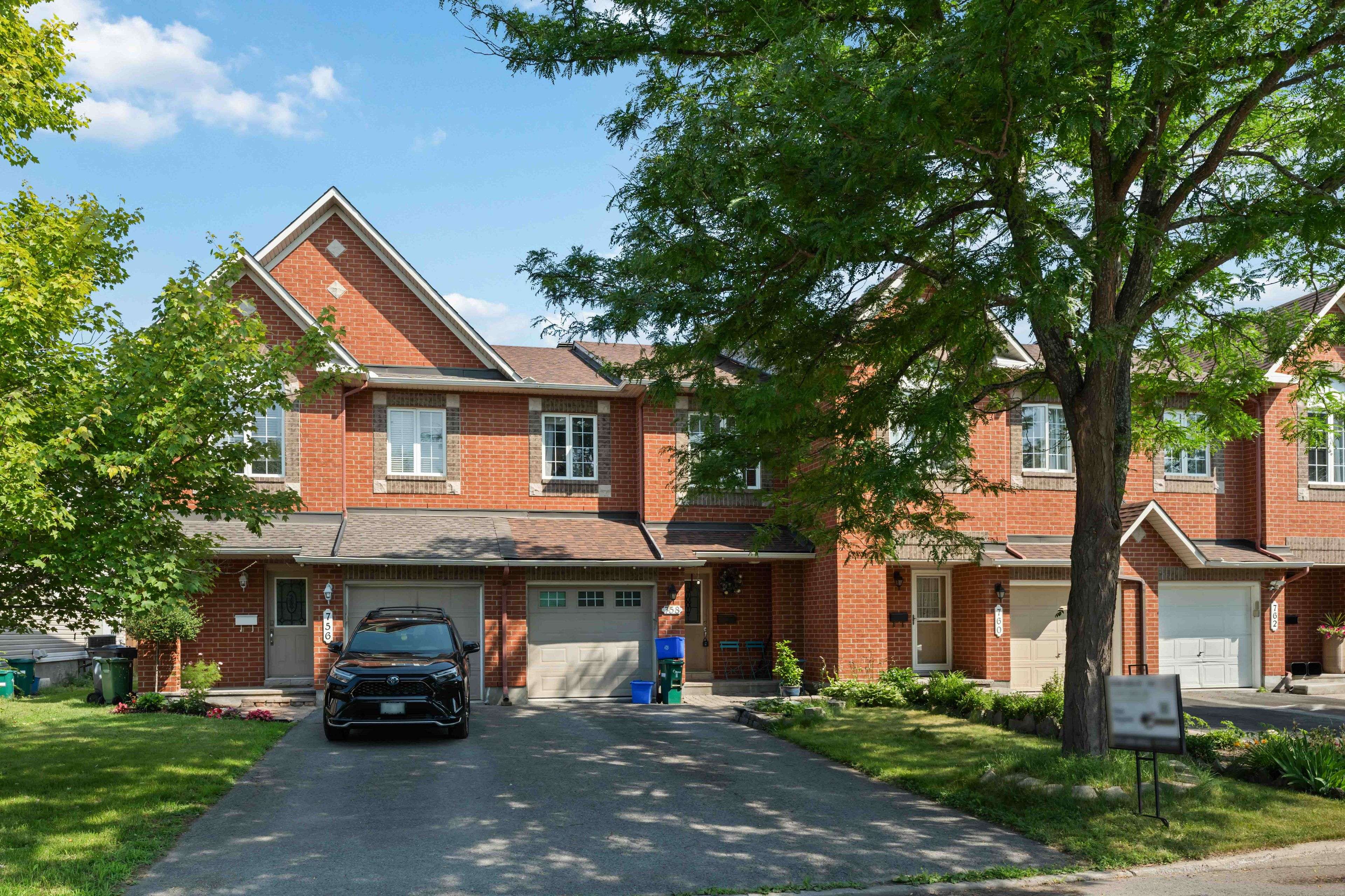 Orleans - Cumberland And Area, ON K4A 4W1,758 Carmella CRES