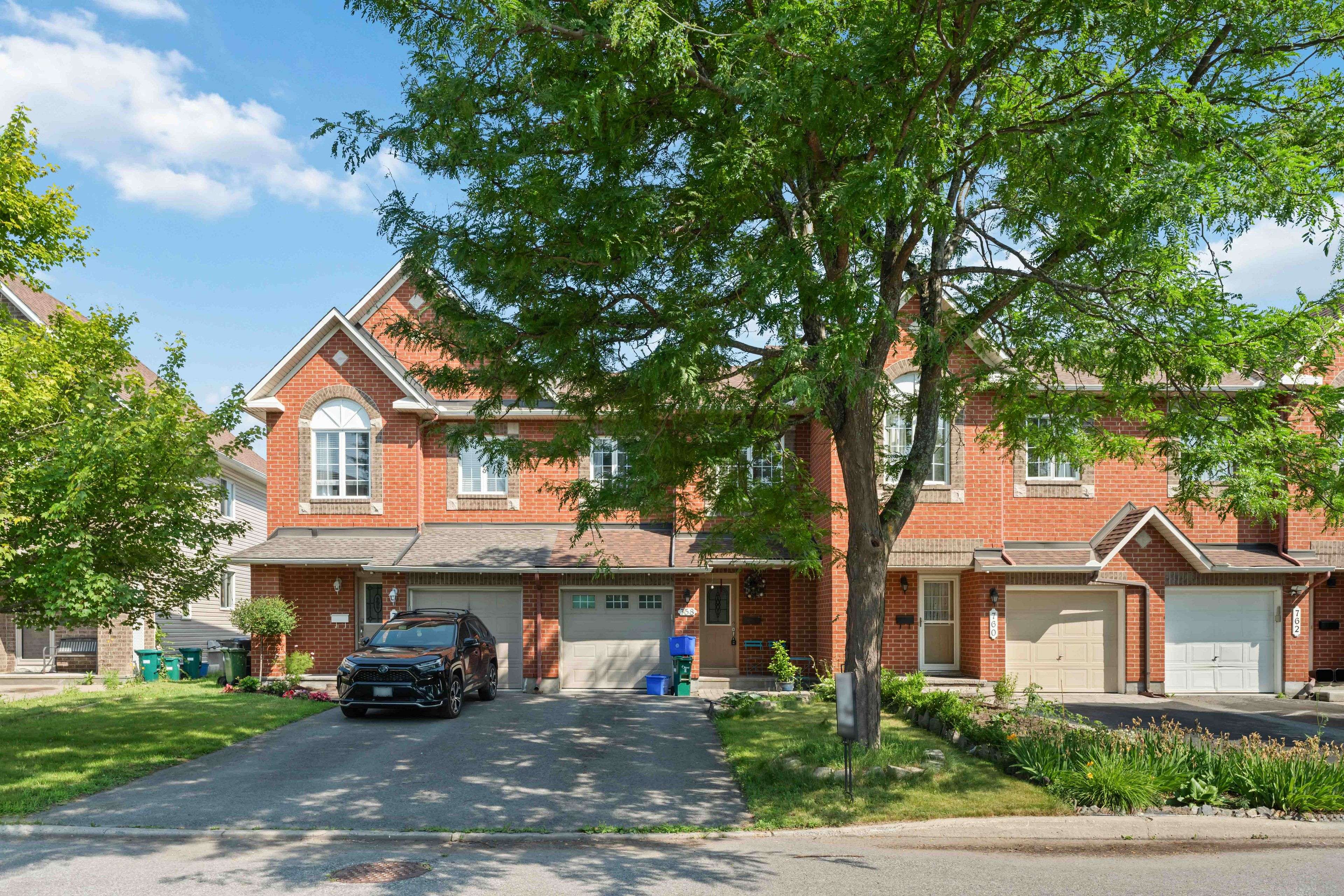 Orleans - Cumberland And Area, ON K4A 4W1,758 Carmella CRES