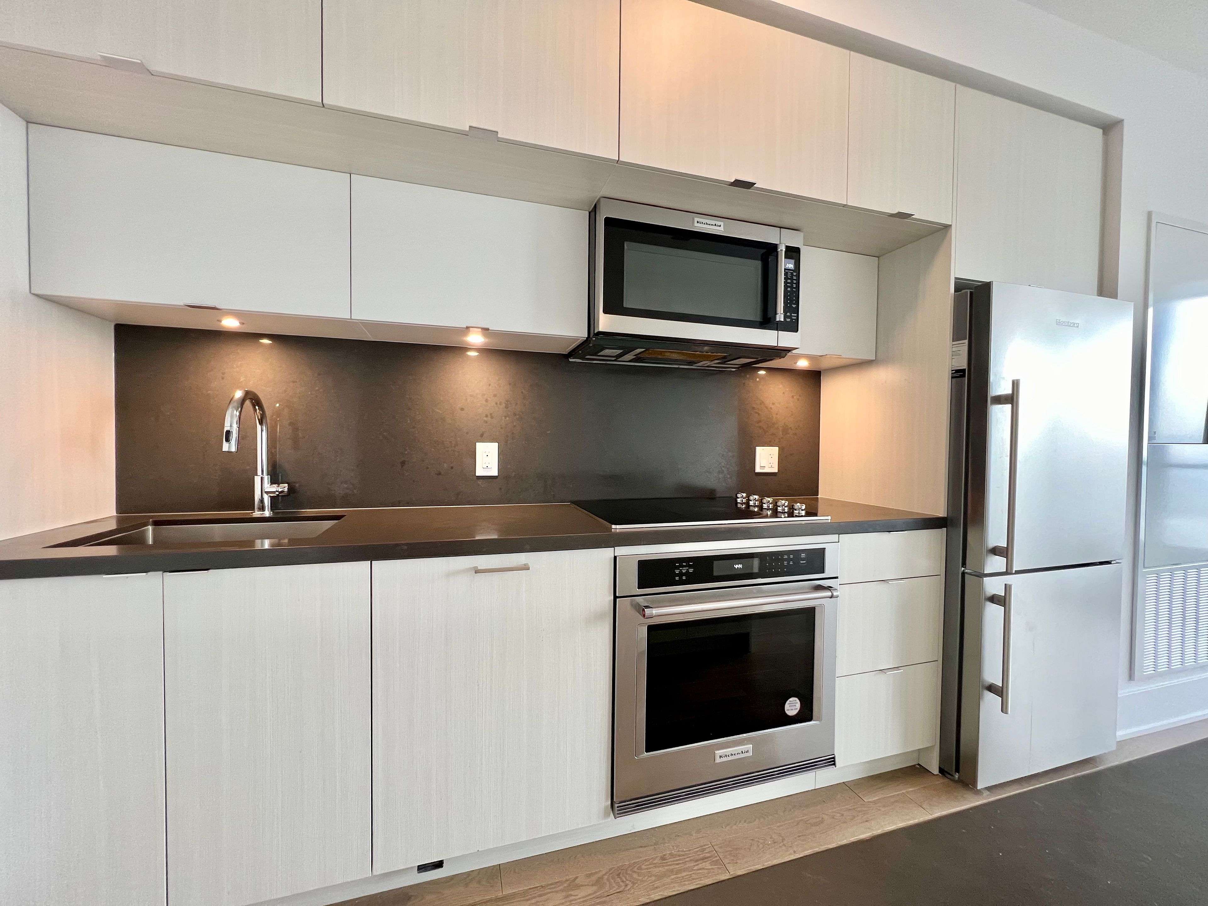 Toronto C08, ON M4W 0B3,585 Bloor ST E #4215