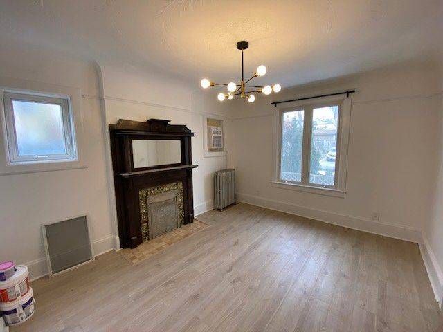 Toronto E01, ON M4J 1B9,285 Bain AVE