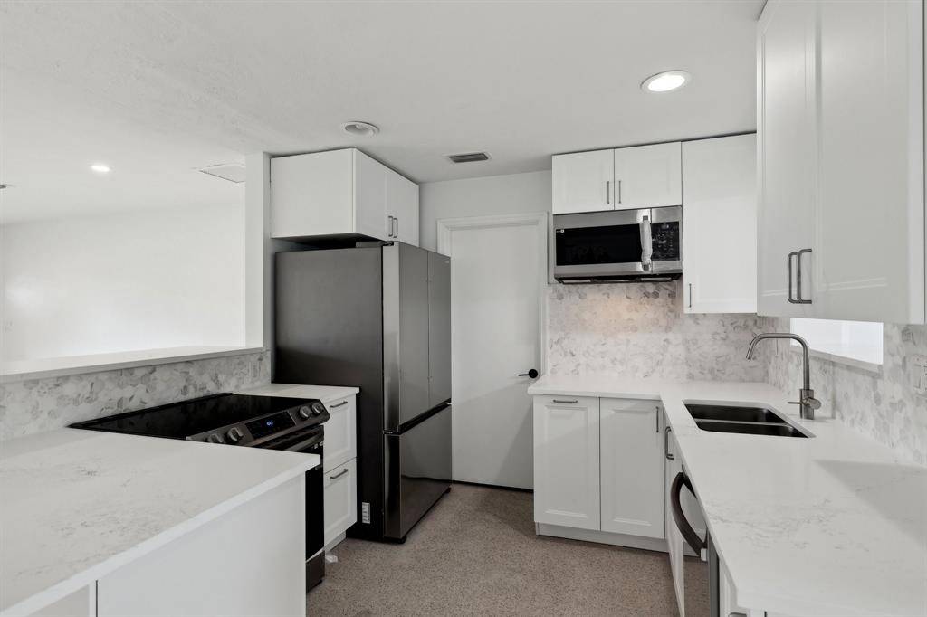 Oakland Park, FL 33334,1547 NE 39th St