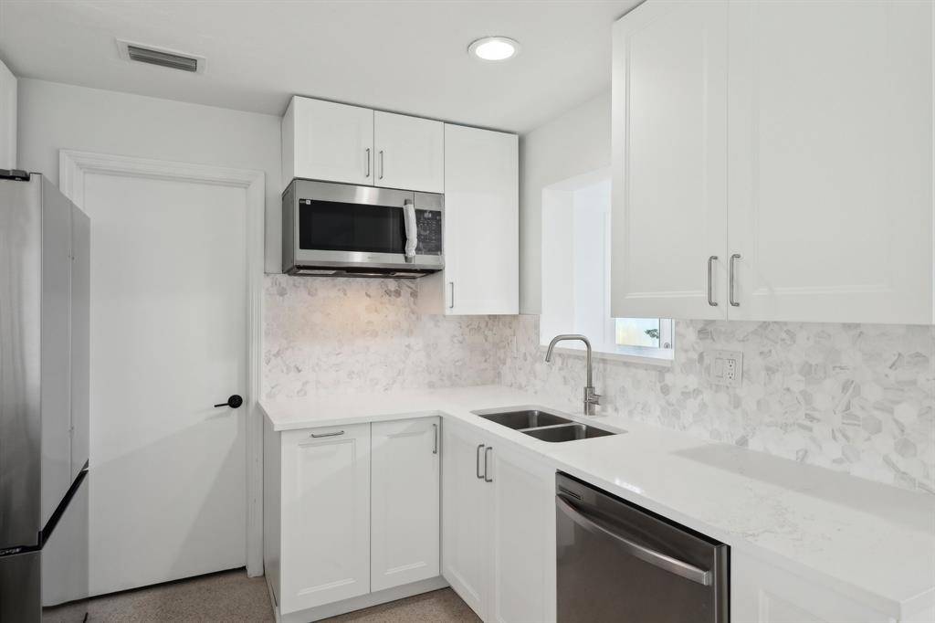 Oakland Park, FL 33334,1547 NE 39th St