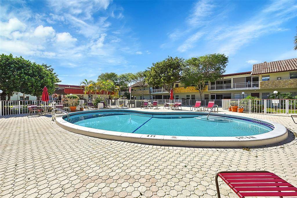 860 SE 6th Ave #304, Deerfield Beach, FL 33441