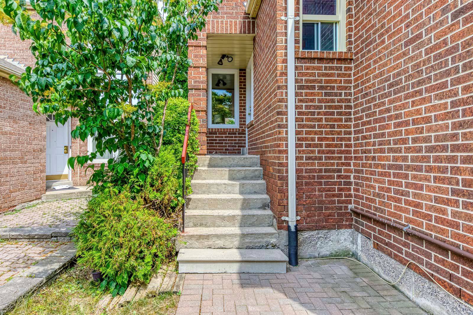 Vaughan, ON L4J 5J6,207 Winding LN
