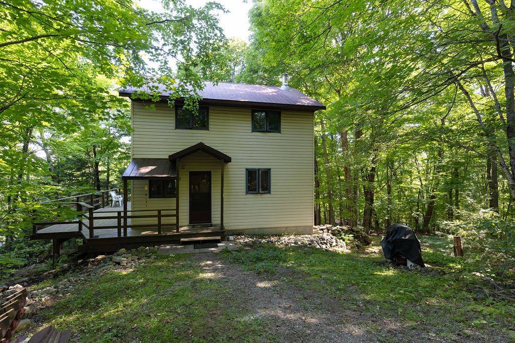 Perry, ON P0A 1J0,22 Frank LN
