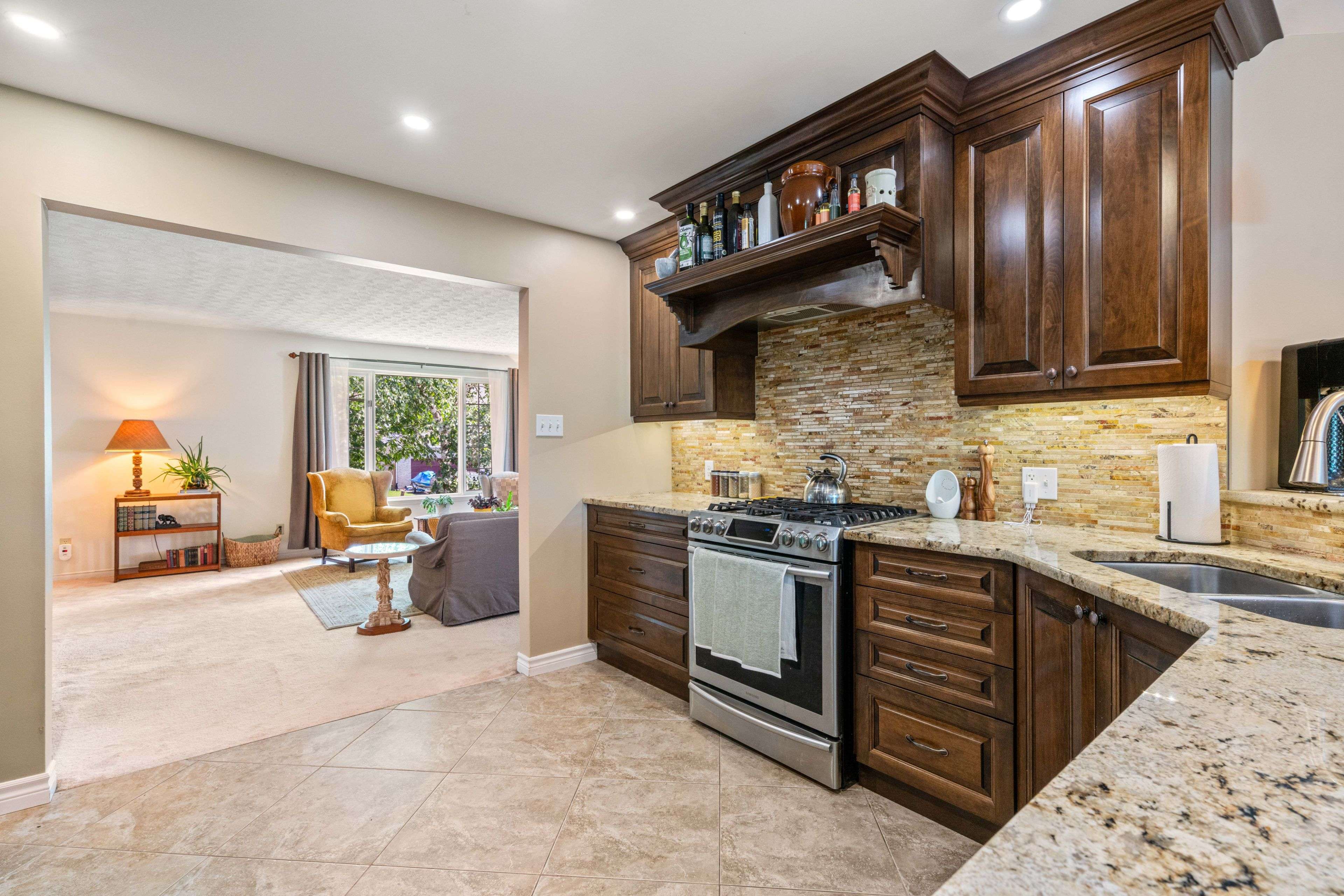 Cornwall, ON K6J 5K5,1639 Blakely DR N