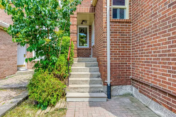 Vaughan, ON L4J 5J6,207 Winding LN