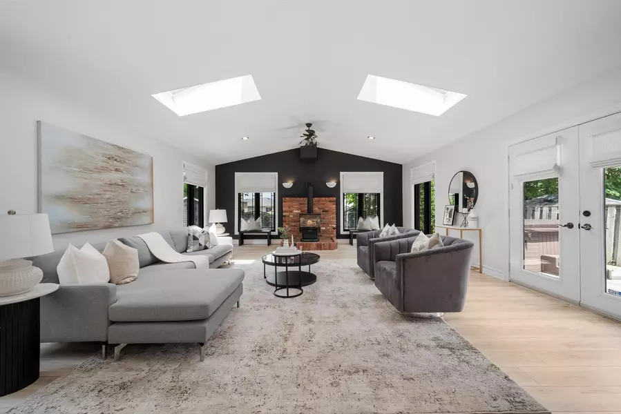 17 PATRICIAN CT, Bradford West Gwillimbury, ON L3Z 1B4