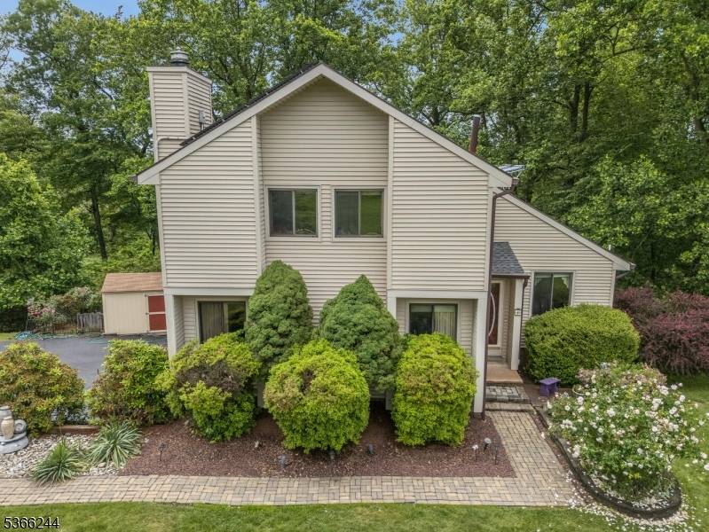 48 Blossom Rd, Hampton Boro, NJ 08827