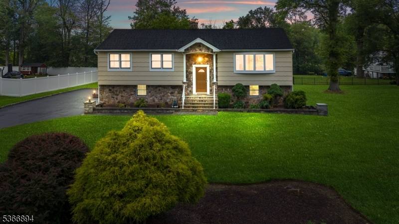 11 Hillcrest Blvd, Warren Twp., NJ 07059