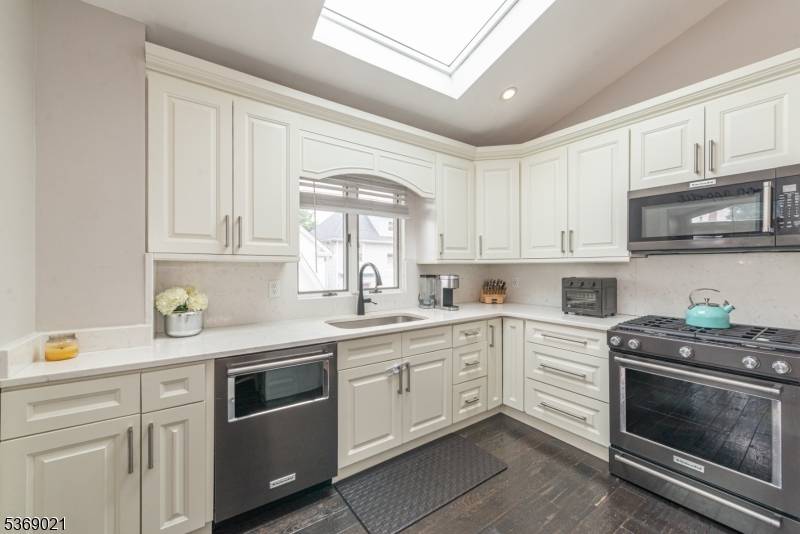Lyndhurst Twp., NJ 07071,268 Travers Pl