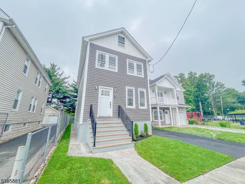 Roselle Boro, NJ 07203,413 E 9Th Ave