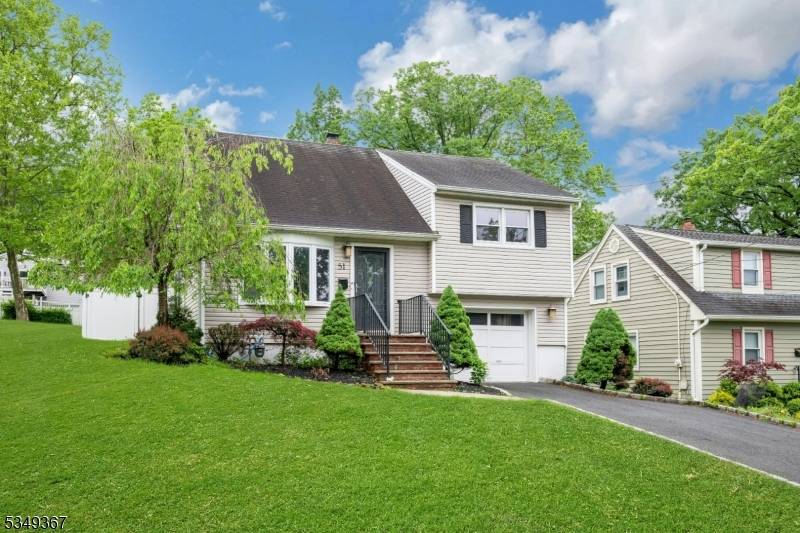 Cedar Grove Twp., NJ 07009,51 Essex Rd
