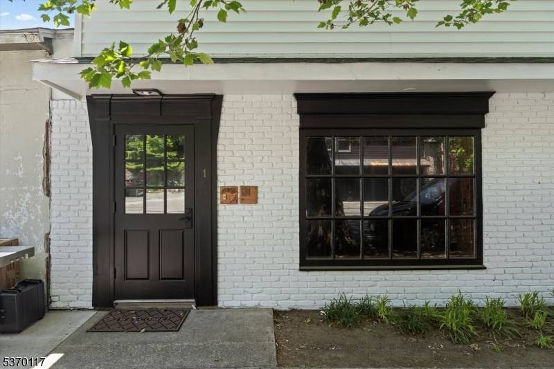1 N Main St, Stockton Boro, NJ 08559