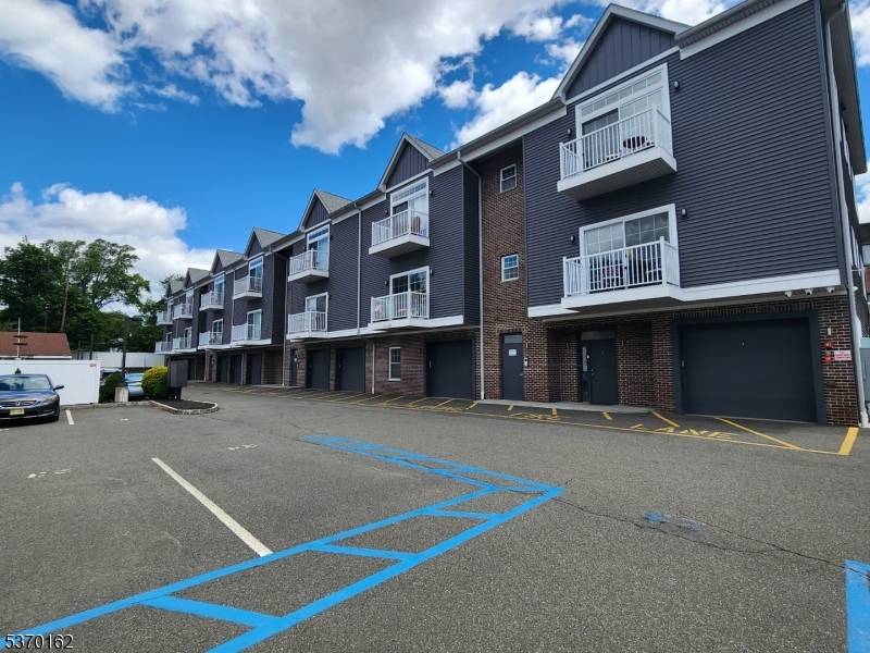 Bloomfield Twp., NJ 07003,59 Willet St #8