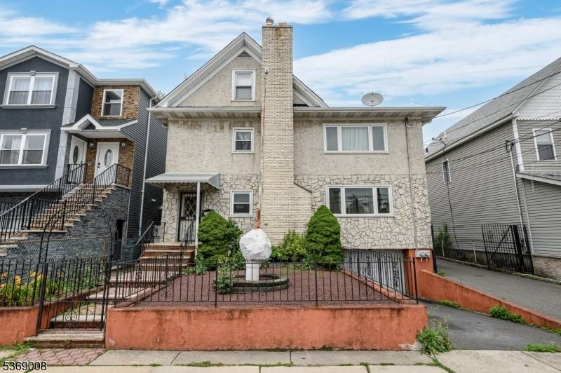 604-606 Adams Ave, Elizabeth City, NJ 07201